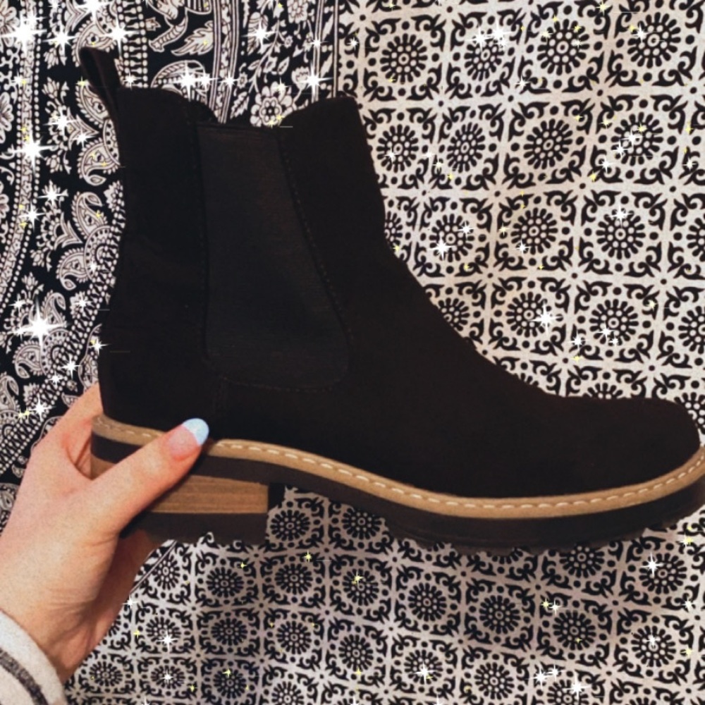 Universal Thread Chelsea Boots